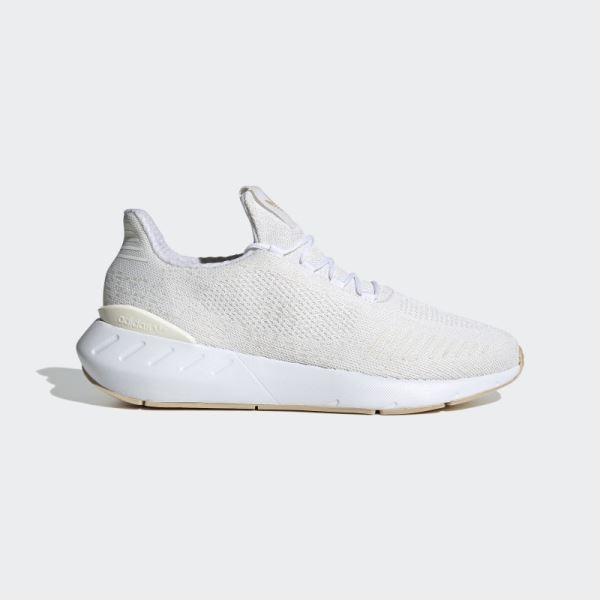 Beige Adidas Swift Run 22 Shoes