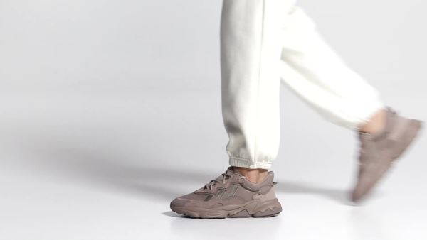 OZWEEGO Shoes Adidas Chalky Brown